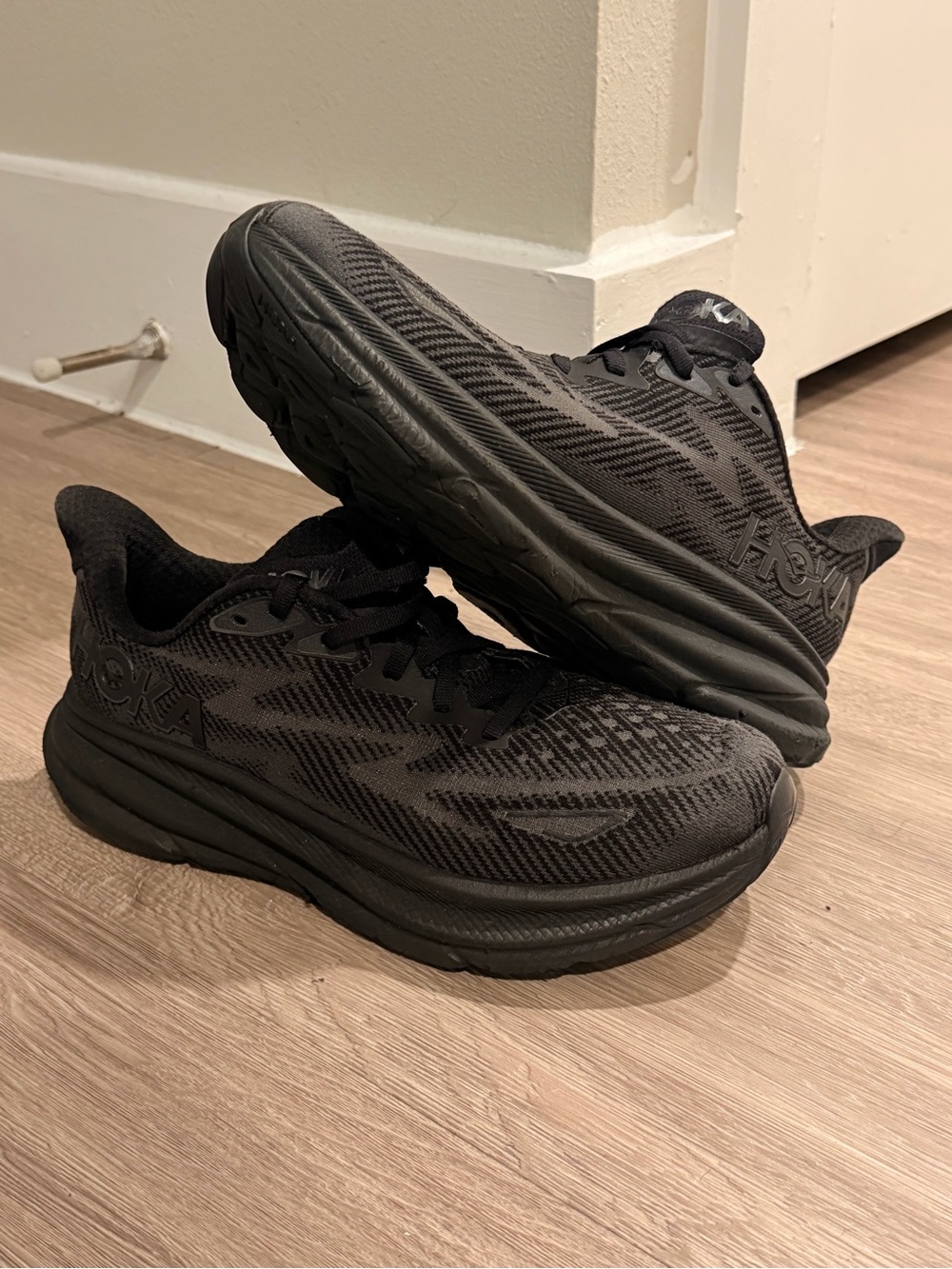 Hoka One One Clifton 9 Womens Size 7.5D Triple Black 1127896-BBLC Running Shoes